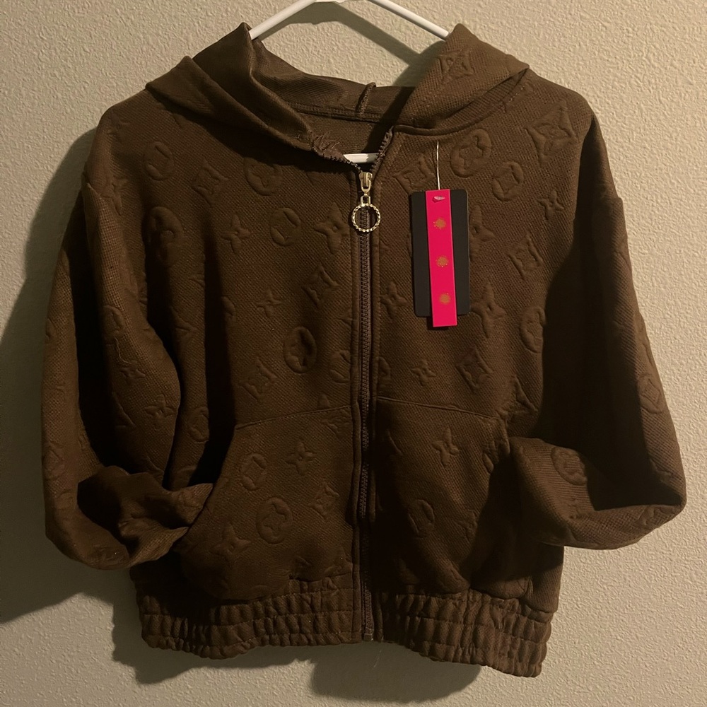 NWT Women’s Chic On jogger set.  LV pattern color is chocolate brown. Size L.